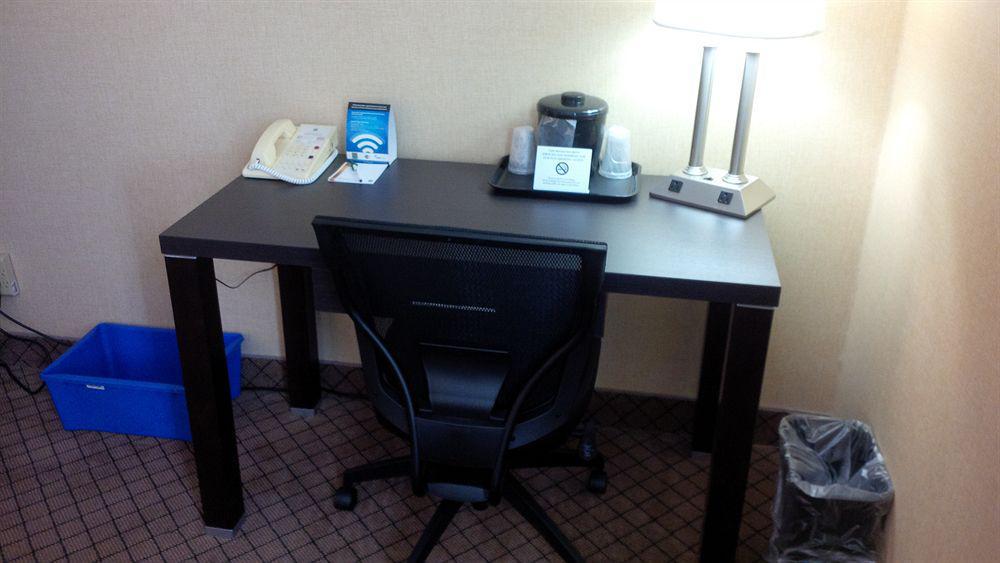 Holiday Inn Express Hamilton-Stoney Creek ภายนอก รูปภาพ